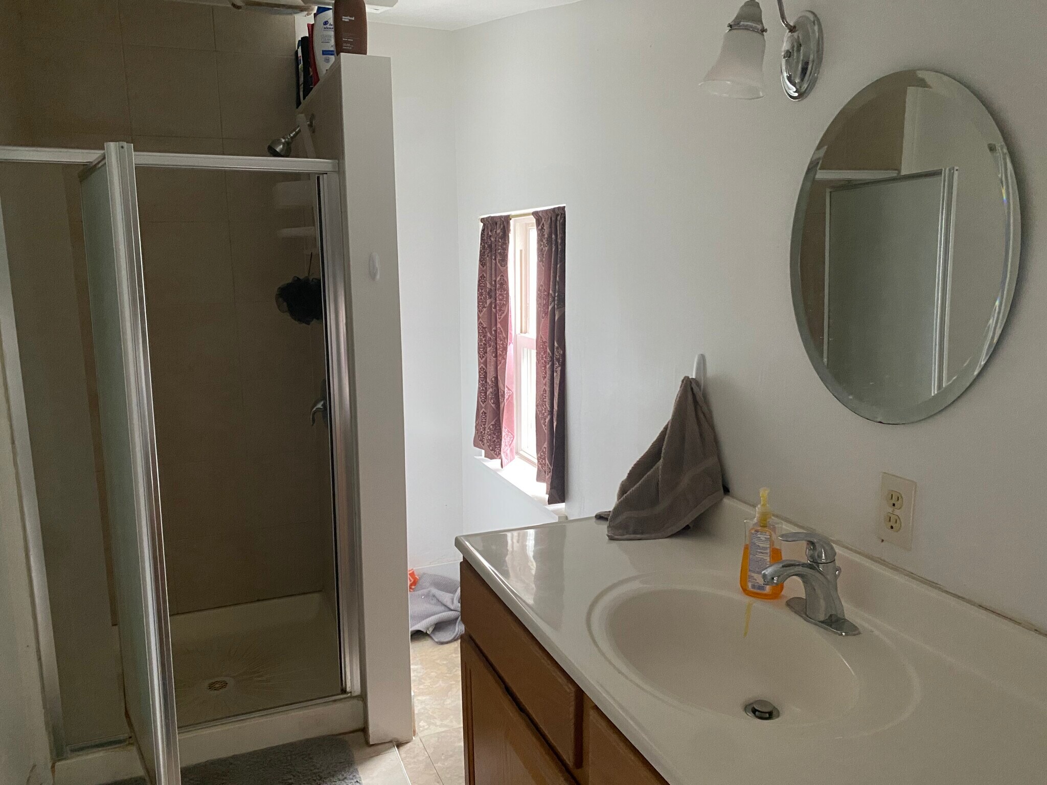 Bathroom 2 - 2235 Victor St