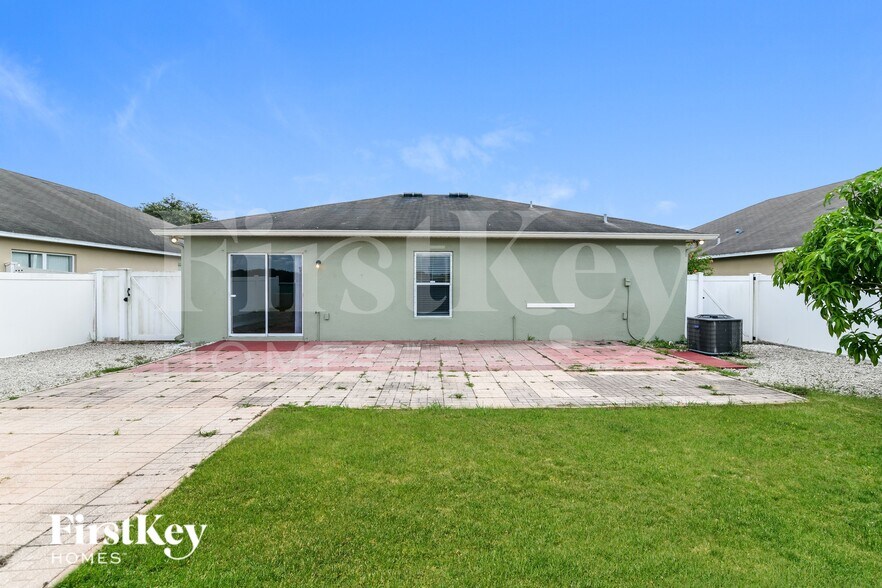 Building Photo - 5521 Sycamore Canyon Dr