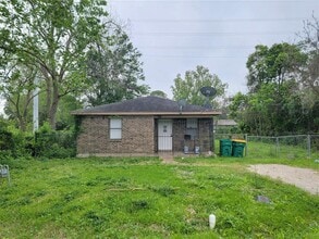 Building Photo - 2205 Velma St
