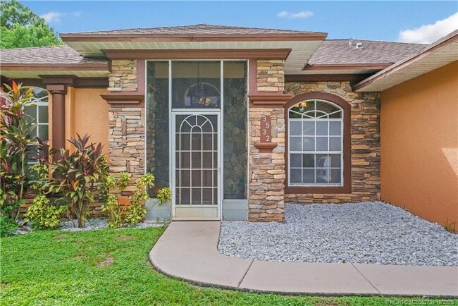 Building Photo - 3532 SW Margela St