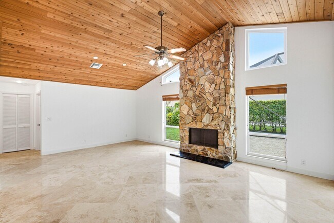 Building Photo - 4720 NW 28th Ave