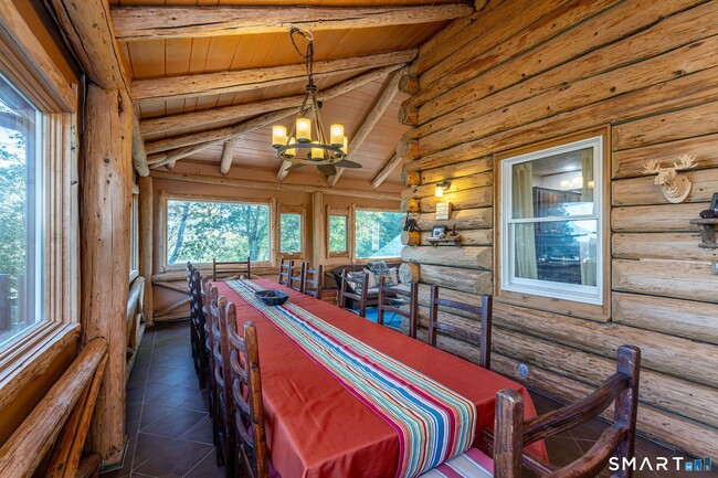 Building Photo - 28 Fox Run