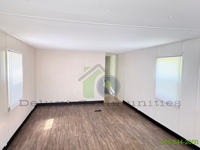 Building Photo - Two Bedroom Mobile Home Available Now!