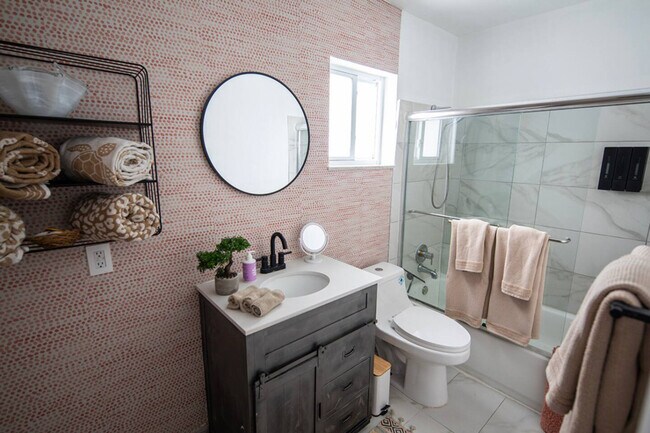 Building Photo - 391 NW 35th Ct