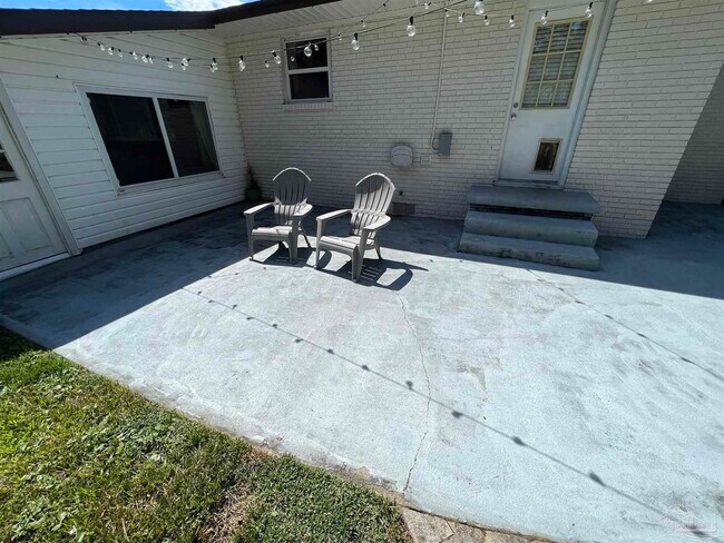 Building Photo - 320 Gamarra Rd