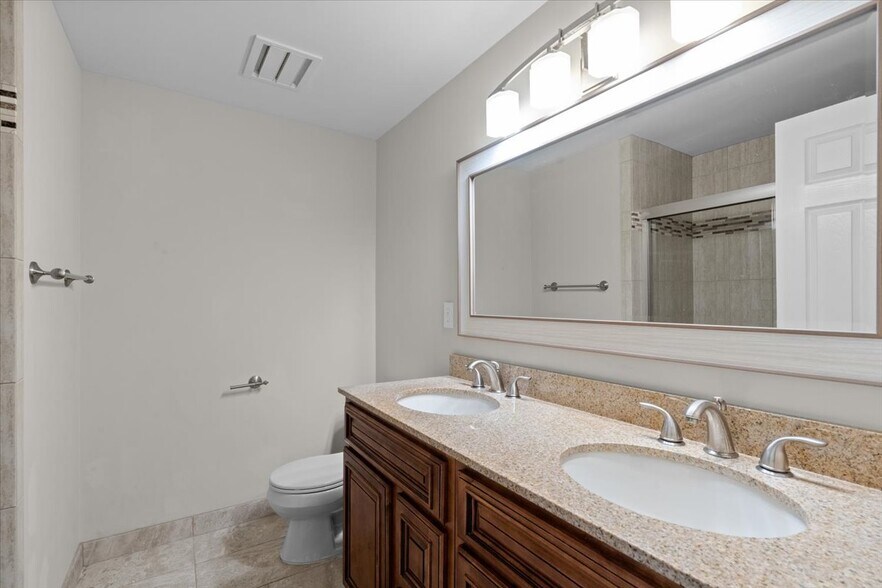 Building Photo - 5476 Van Ness Dr