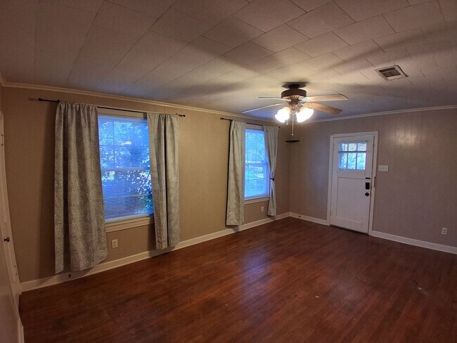 Building Photo - 905 Pinckney Ave