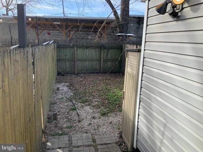 Building Photo - 228 Orange St