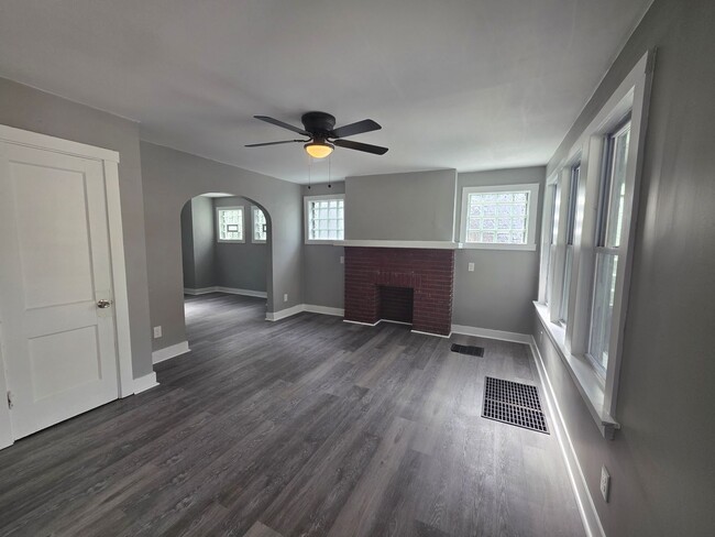 Building Photo - Newly updated 3 bedroom 1 bath house in Upper Hill!