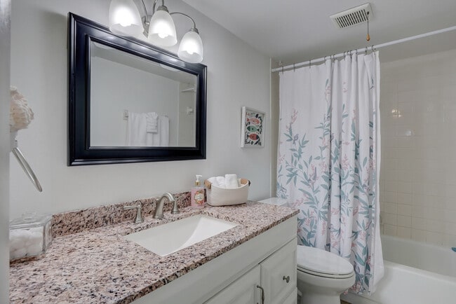 Building Photo - 154 Palm Dr