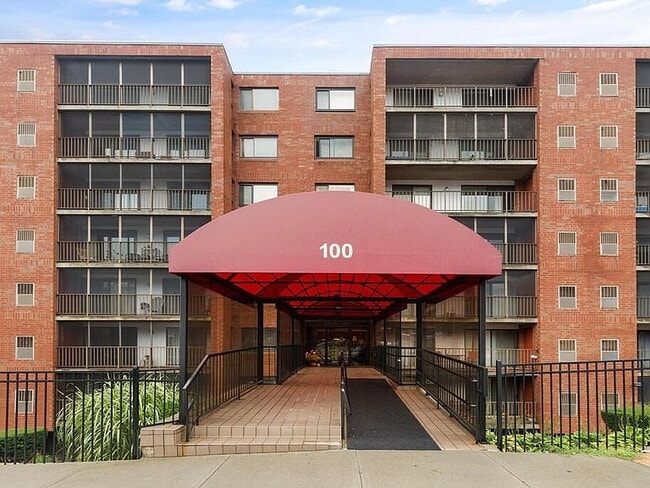 Building Photo - 100 High St