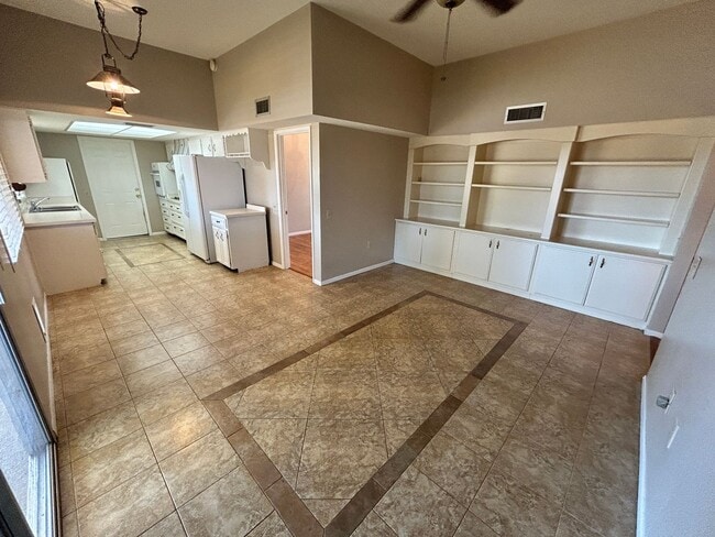 Building Photo - Age Restricted 2 Bd/2 Bath Golf Course Sub...