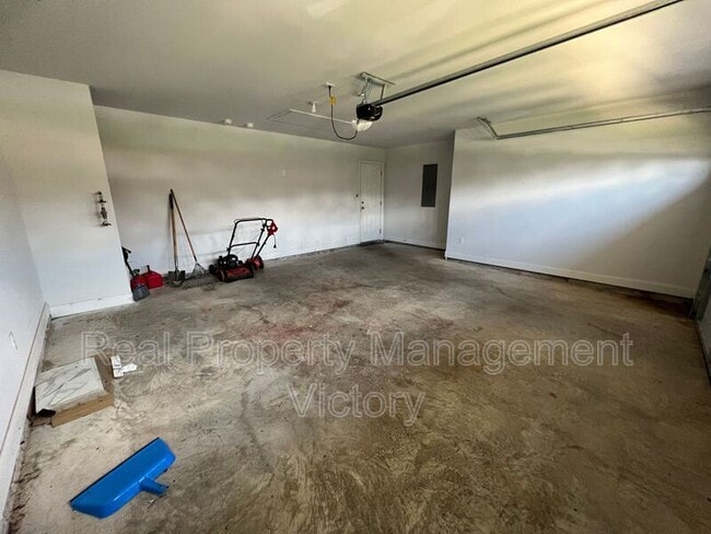 Building Photo - 1010 Brookhaven Dr