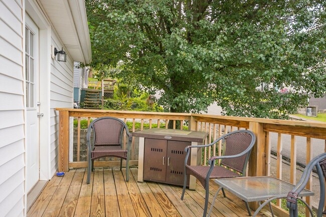 Building Photo - 3 Bed home in Carthage with large basement!