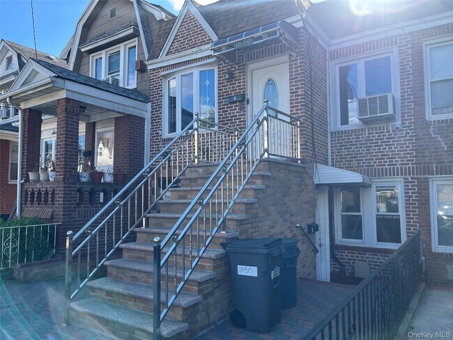 Building Photo - 1650 E 48th St