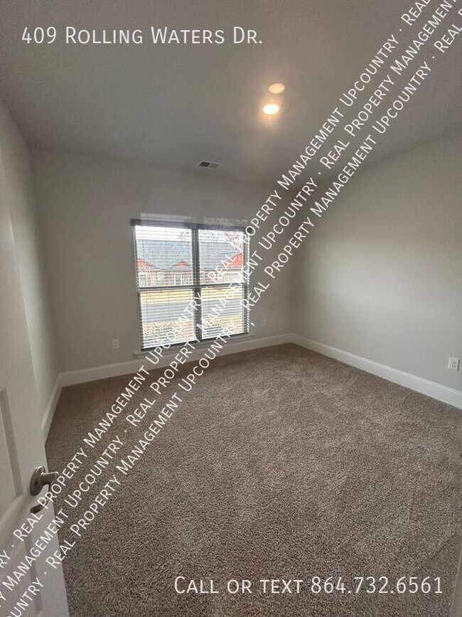 Building Photo - 409 Rolling Waters Dr