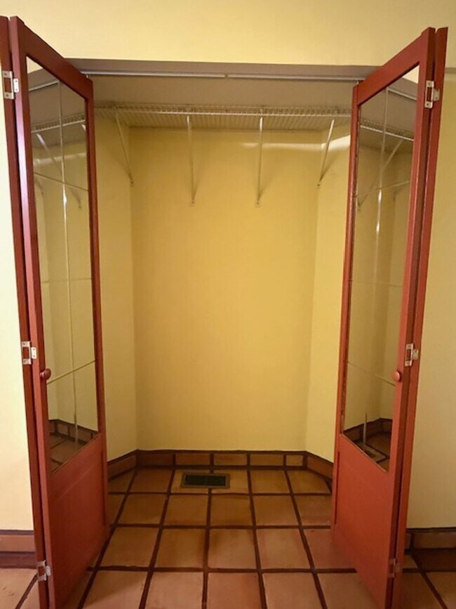 Building Photo - Potomac View