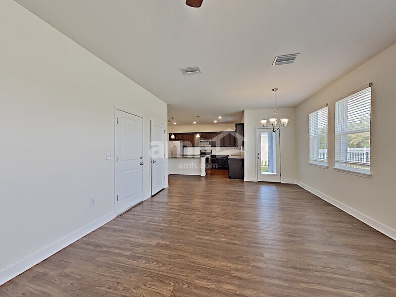 Building Photo - 325 Pine Terrace Dr