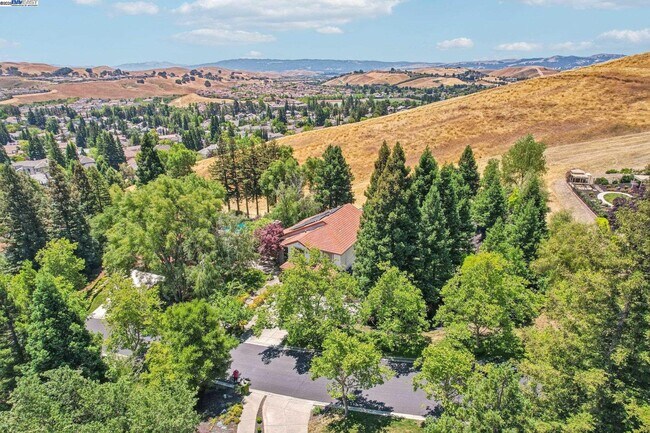 Building Photo - 3745 Deer Trail Ct