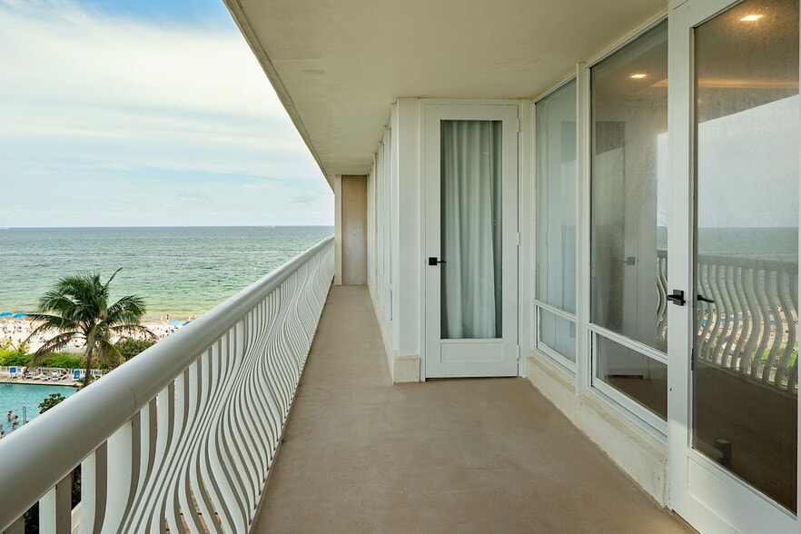 Building Photo - 4020 Galt Ocean Dr