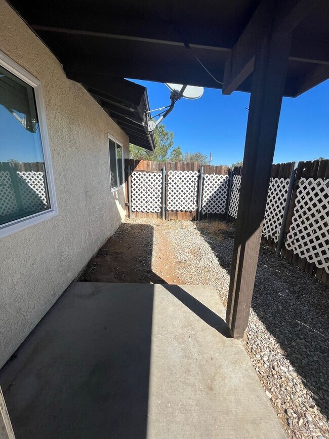 Building Photo - 784