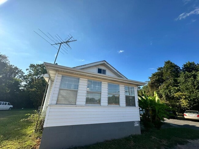 Building Photo - 6724 Centreville Rd