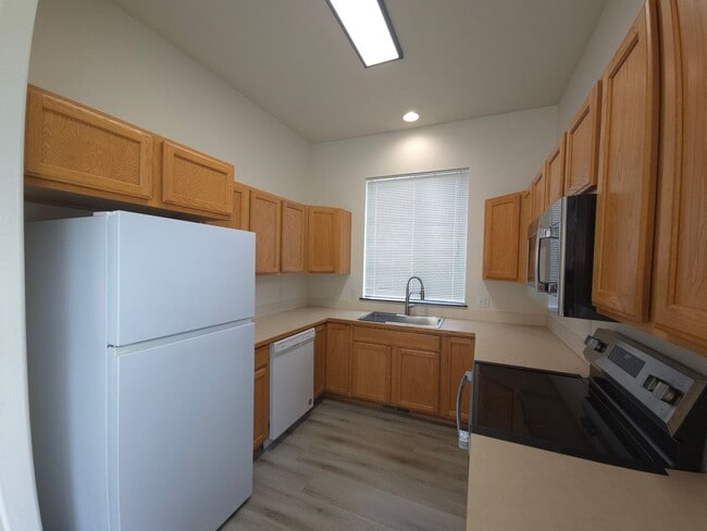 Building Photo - Recently Remodeled Home