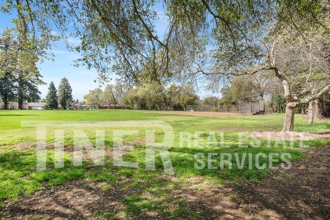 Building Photo - 243 Breuner Dr