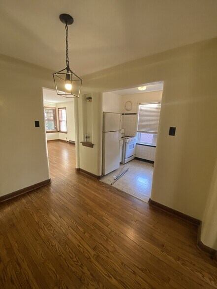 Kitchen - 5471 Loughborough Ave