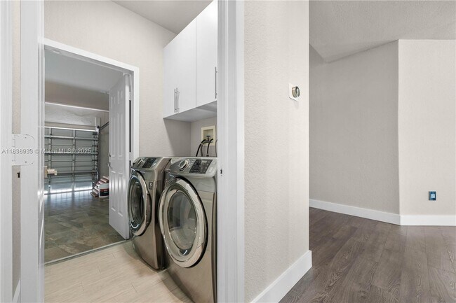 Building Photo - 8555 NW 111th Ct