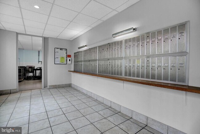 Building Photo - 4401 Roland Ave