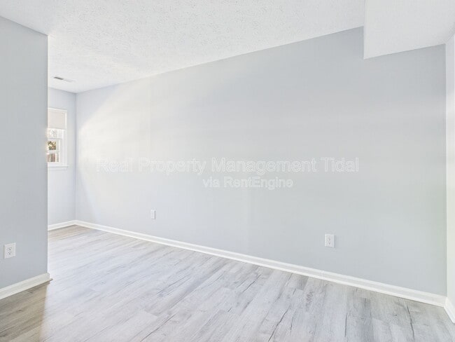 Building Photo - 121 Tidal Dr