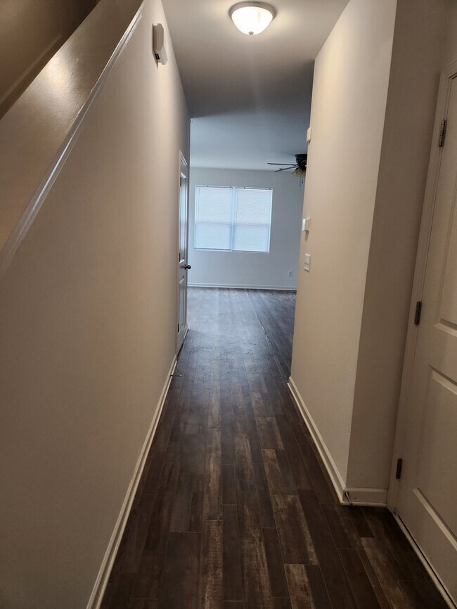 Building Photo - Home Sweet Home!