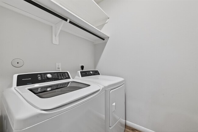 Building Photo - 8327 Bristlecone Pne Wy