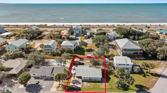 Building Photo - 15012 Royal Palm Ave