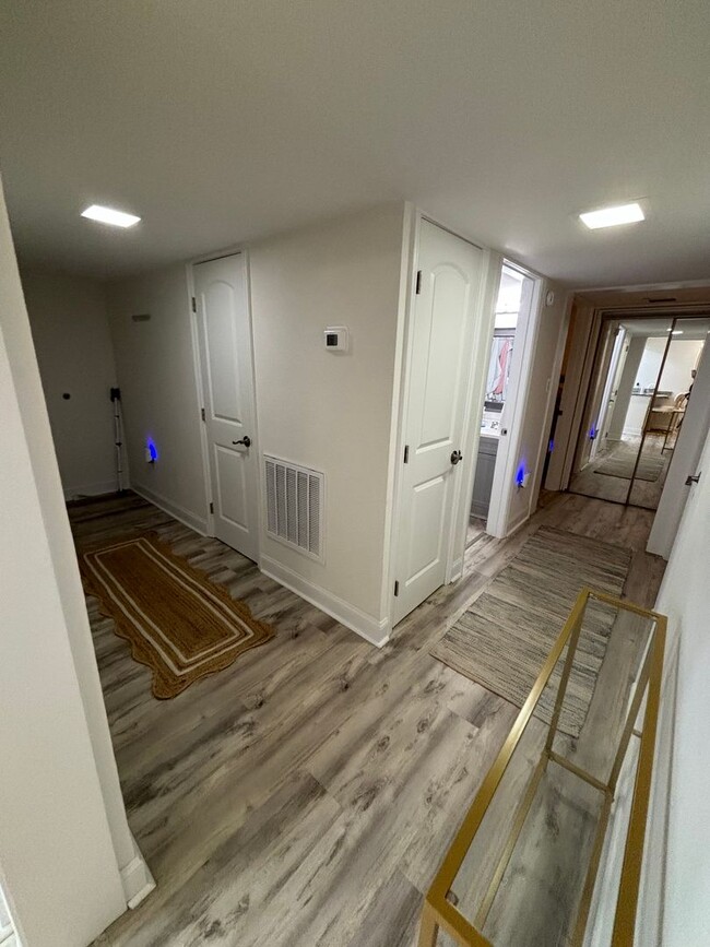 Building Photo - Spacious 3BR/2BA Condo Near UTK – Updated,...