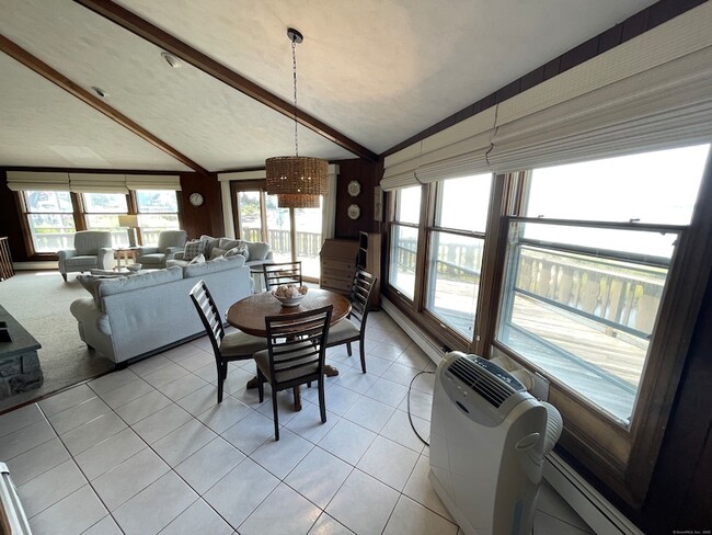 Building Photo - 14 Oak St