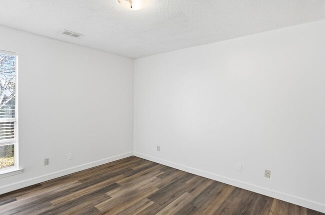 Building Photo - Ranch Style Home in Southside Savannah