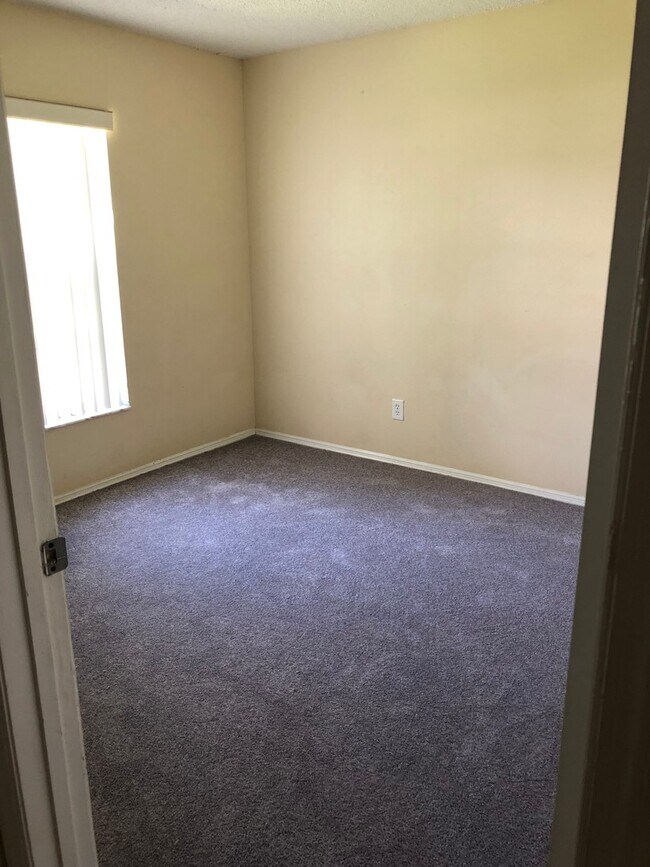 Building Photo - Don’t miss this beautiful 3-bedroom, 2-bat...