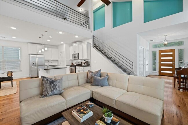 Building Photo - 2313 Capulet St