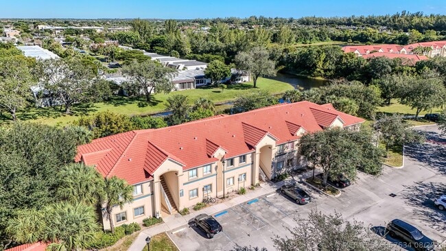 Building Photo - 1165 Golden Lakes Blvd