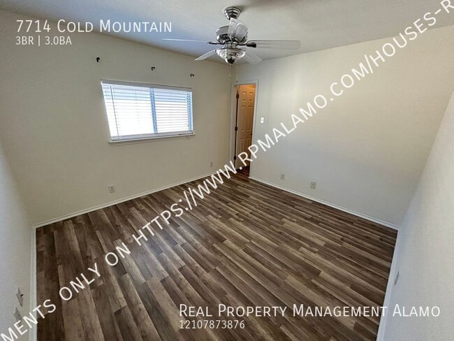 Building Photo - AVAILABLE NOW! 2-Story 3 Bedroom / 2.5 Bat...