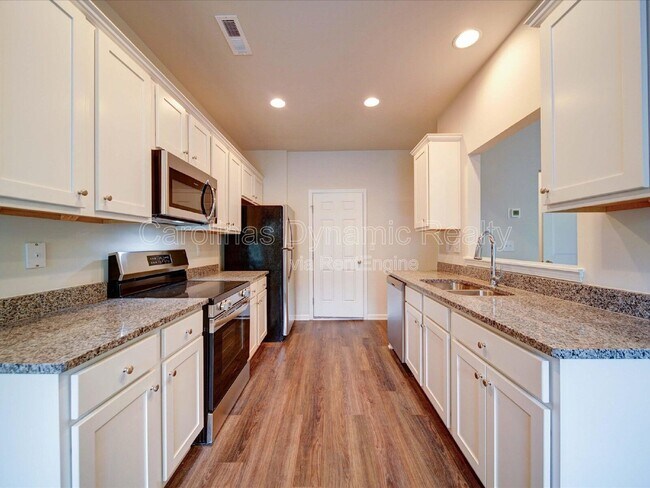 Building Photo - 916 S Battleground Ave