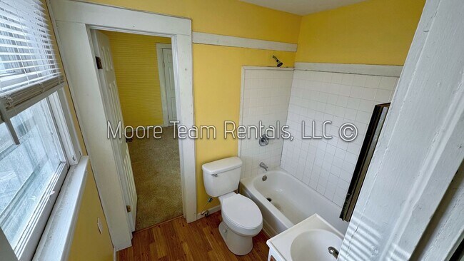 Building Photo - 2BR Home with Water, Sewer & Lawn Care Included + Covered Porch