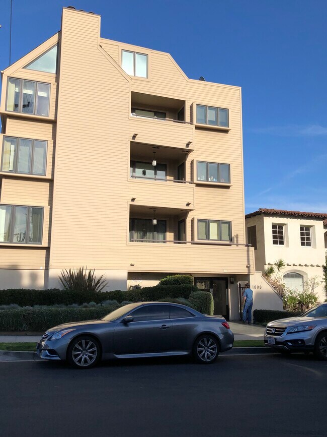 Building Exterior - 1808 Manning Ave