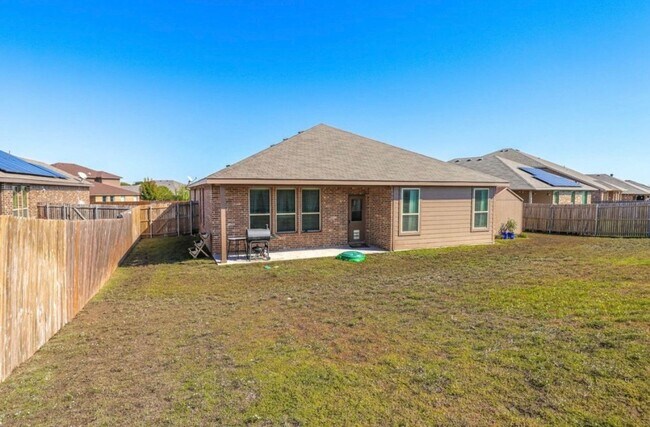 Building Photo - 1831 Creekwood Dr