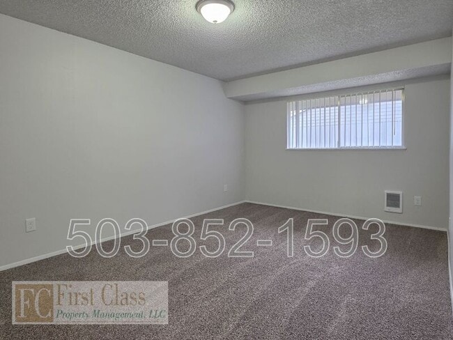 Building Photo - 1402 NE 186th Ave