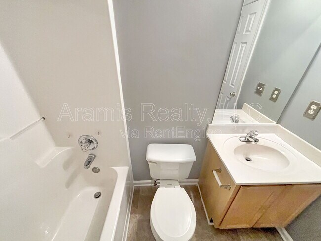 Building Photo - 445 Spring Head Ct