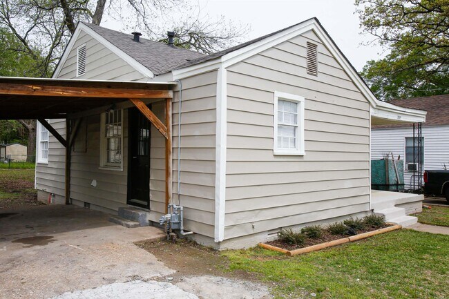 Building Photo - 1305 W 21st St