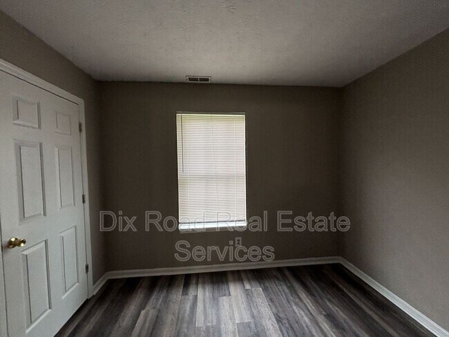 Building Photo - 490 Peyton Dr